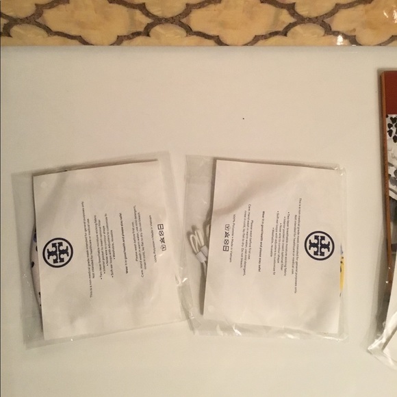 Authentic 2 Tory Burch mask - Picture 2 of 2